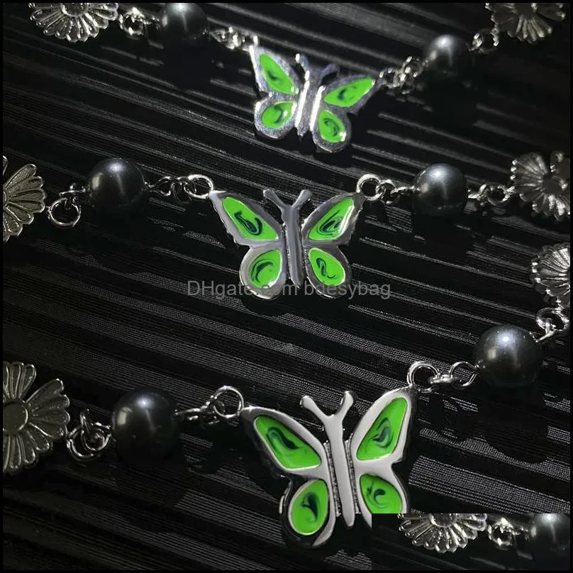 2020 New Daisy Green Butterfly Black Pearl Necklace Niche Design Short Sweater Chain Clavicle Chain Men and Women Ins Trend