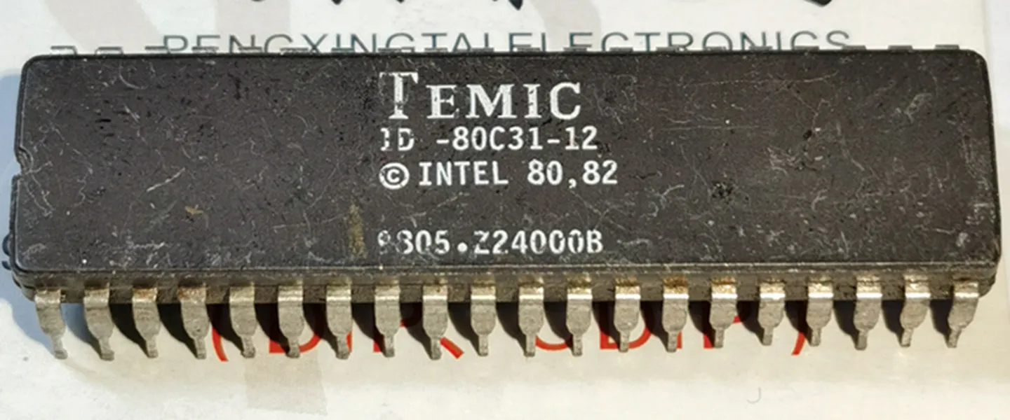ID-80C31-12 . Circuits intégrés Puces . Deux circuits intégrés en céramique à 40 broches en ligne. Composants électroniques , 80C31 CDIP40 , Microcontrôleur, 8 bits, IC