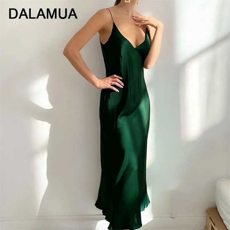 Femmes Slip Dress Satin Sans Manches Col En V Soie Solide Élégant Vintage Lady D'été Qualité Femme Longue Spaghetti Strap Robes 220518