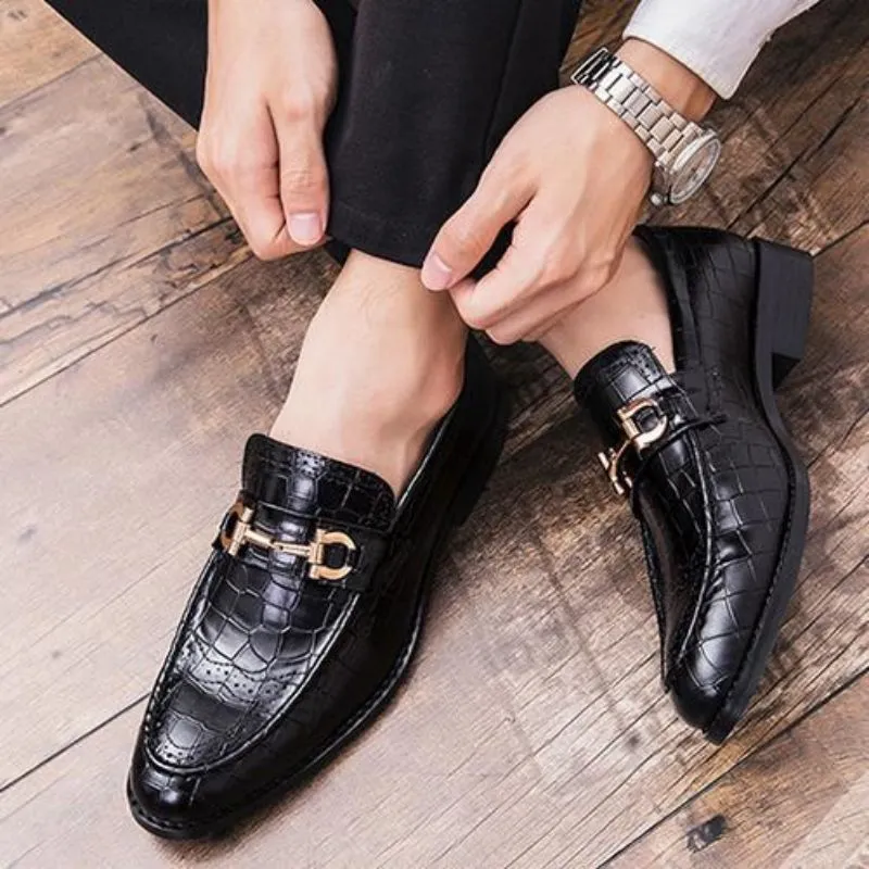 Brogue Men Shoes 2022 New Couro PU Casual Business Shoes Fashion Dress Clássico Confortável Slip on Spring Autumn Loafer Round Toe