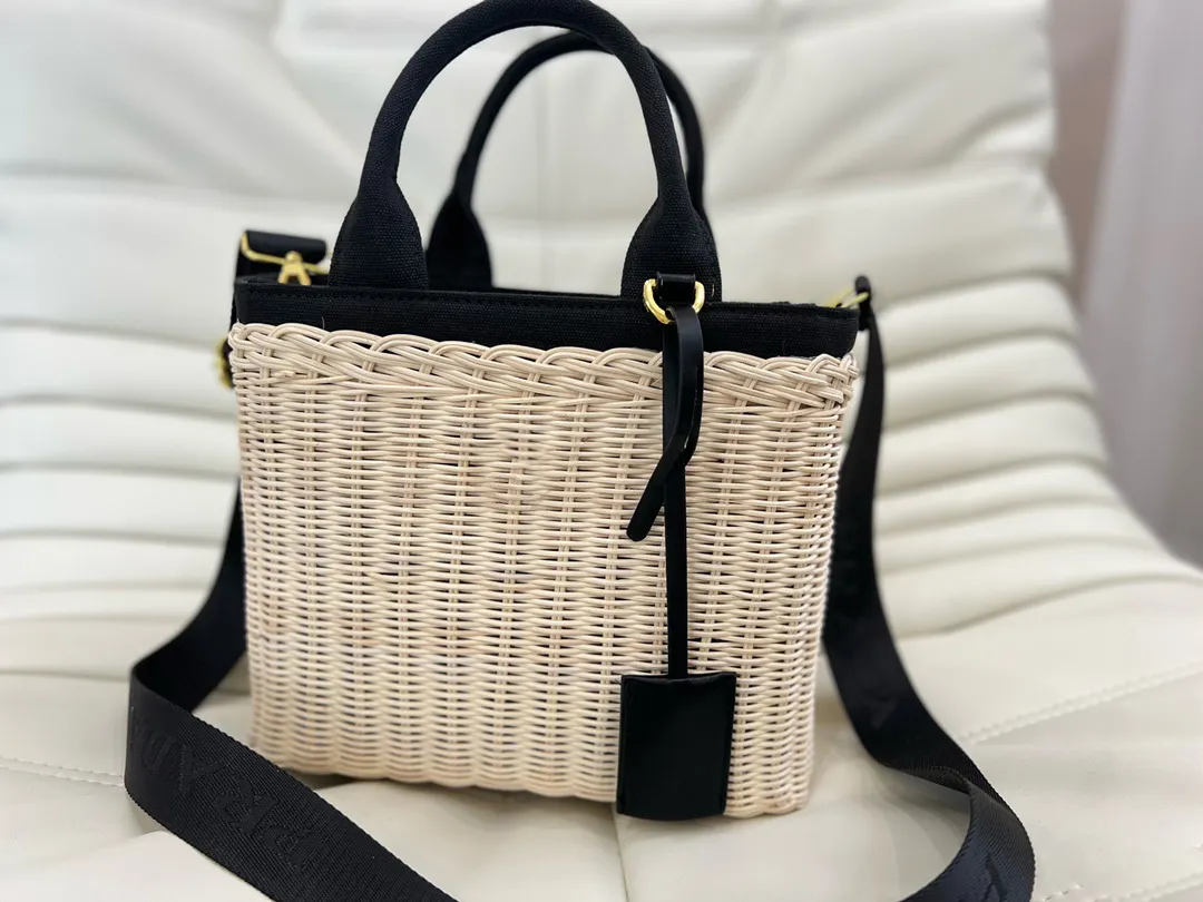 2022 Vrouwen Luxe designer tassen geweven palmschoudertassen Designers Leerbakken Vezelzak Fashion Crossbody Bagss beroemde merk Purse Hoge kwaliteit Lady Handtassen
