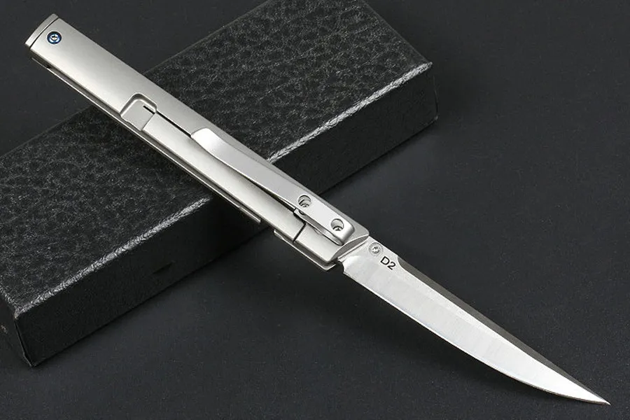 Nouveau R8126 Flipper Couteau Pliant D2 Satin Drop Point Lame CNC TC4 Titane Alliage Poignée Roulement À Billes EDC Couteaux De Poche