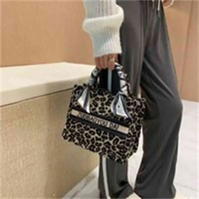 Luxury bags 2021 Minority light luxury leopard print women