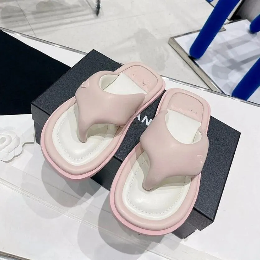 Sandali piatti di marca di lusso Pantofole infradito moda estiva Comode infradito antiscivolo Suola in gomma Scarpe da spiaggia da donna Famose infradito da donna firmate