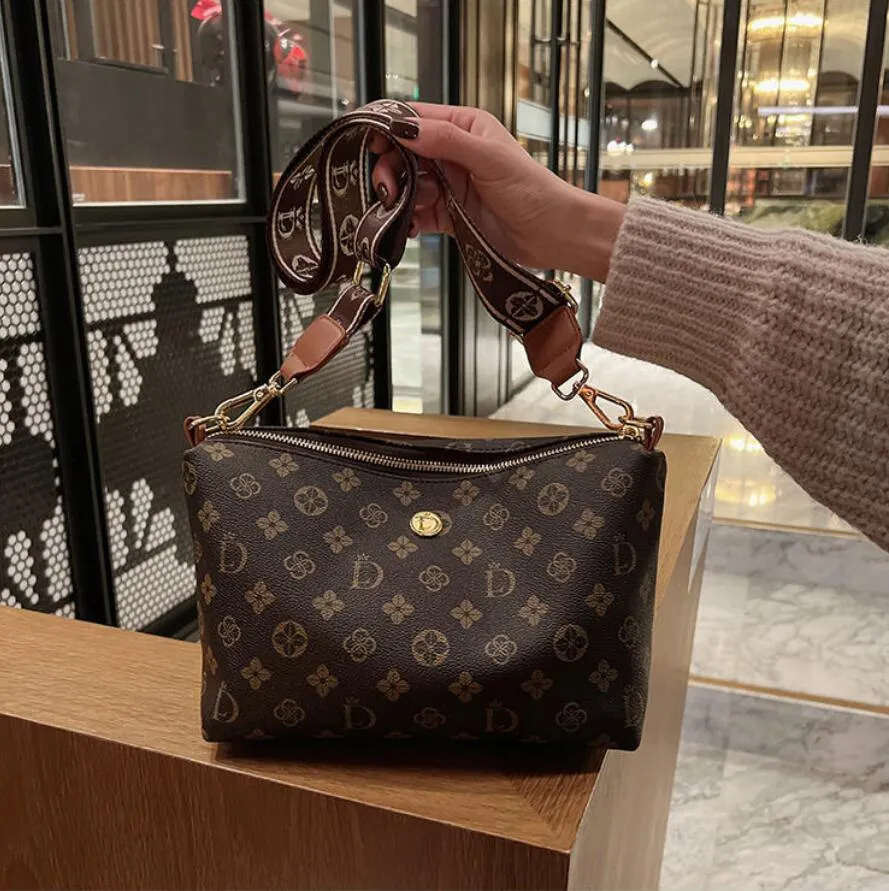 حقائب المصممين Luxurys حقائب اليد Crossbody حقائب اليد النسائية حقيبة تسوق الكتف D6497