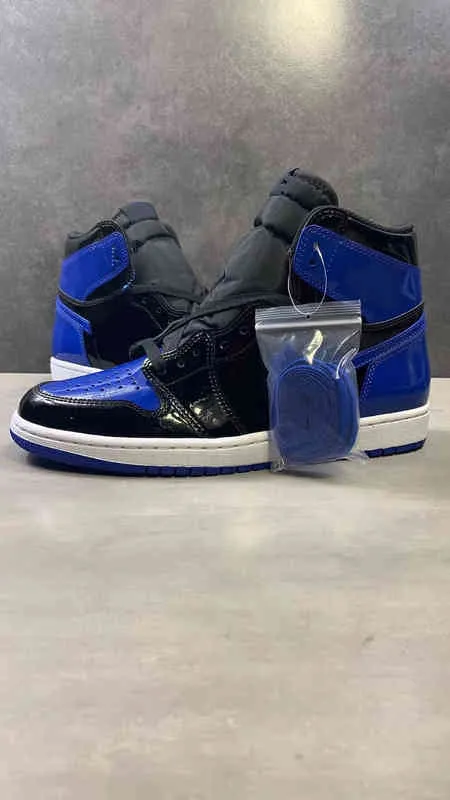 Jumpman 1s retro high og "czarny/królewski niebieski męski buty do koszykówki 555088-404 nasze trampki