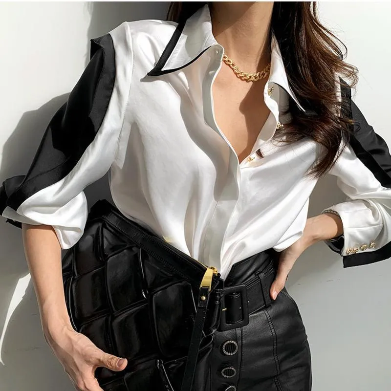 Damesblouses Shirts [EWQ] Women White Long Mouw Vrouwelijke Kleding 2022 Spring Satin Silk Office Lady Button Turn Collar Blouse