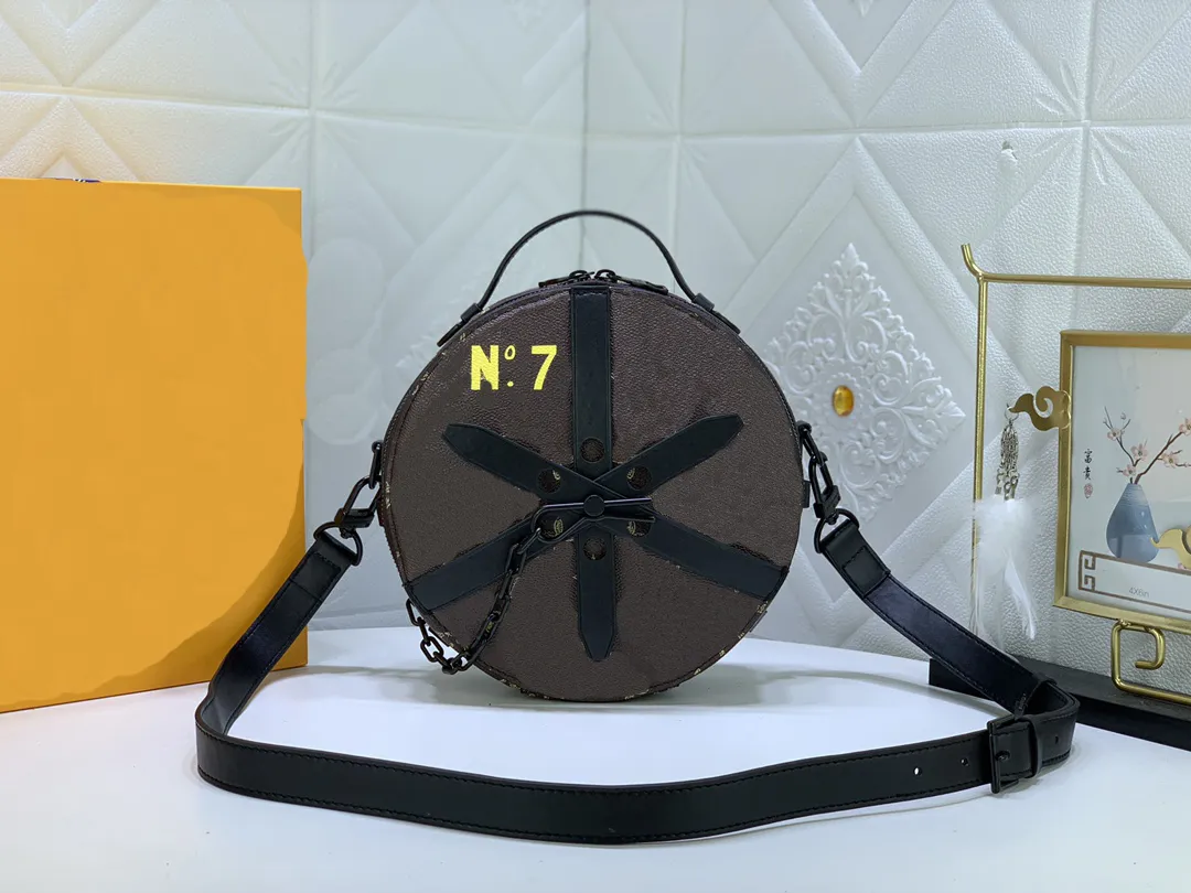 Luksusowa marka torby na ramię w torbie koła hatbox bagażnik szofer M59706 Mężczyzna Kobiety okrągłe ciasto torebka torebka parowa łańcuchy monogramy płócienne ramię krzyżowe ręce