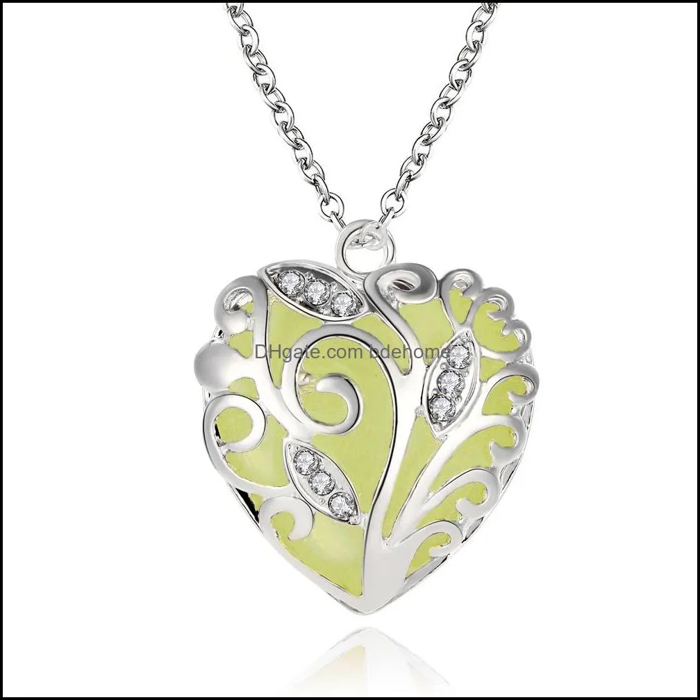 New Glow In the Dark necklace Hollow Heart Luminous pendant necklaces For Wife Girlfriend Daughter Mom Fashion Jewelry Gift