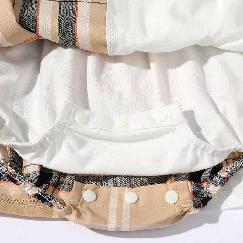 024M Strampler für Neugeborene, Luxusmarke, niedliche britische weiße Kleider für Babys, Designer-Kleid mit Vintage-Check, gewebtes Panel-Muster, Stoff 3129000