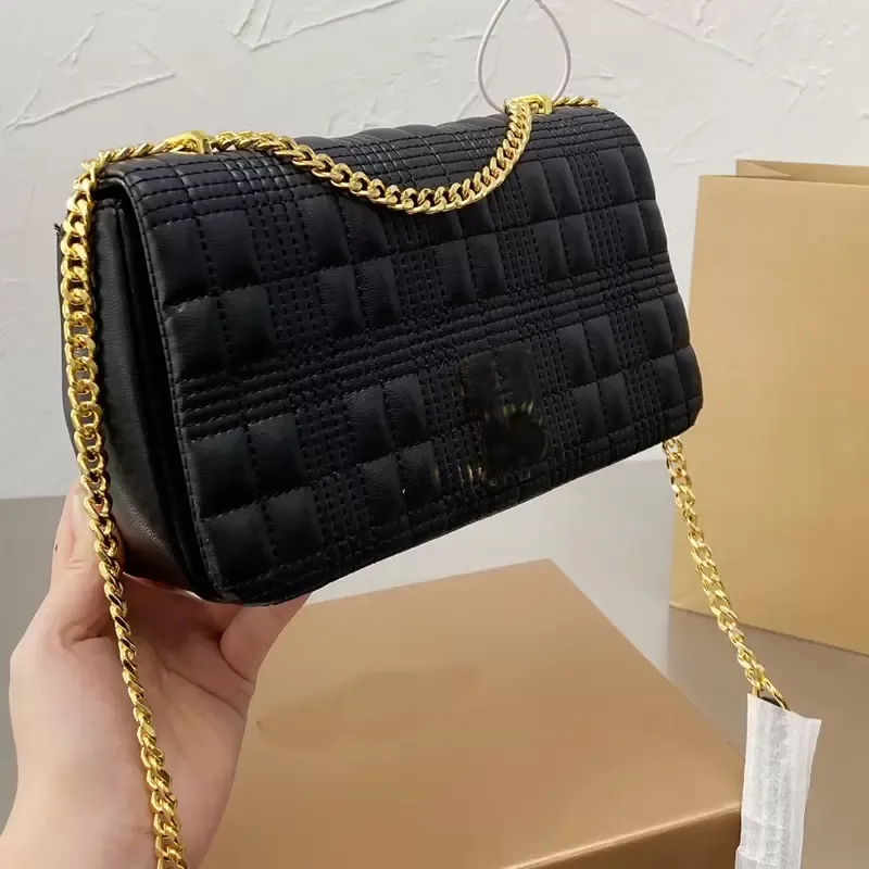 最終価格 FENDI ハンドバッグ ショルダーバッグ 本革 レザー 緑 529 最終価格 FENDI ハンドバッグ ショルダーバッグ 本革 レザー 緑 529