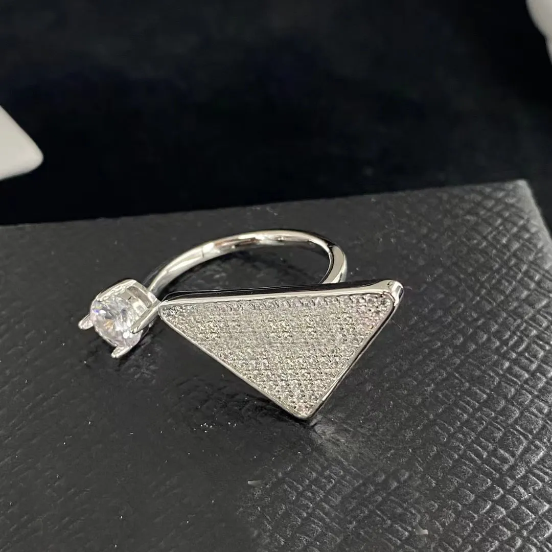 2022 Nieuwe Driehoek Open Ring Modemerk Designer Ringen Vrouwen Geschenken Bruiloft Sieraden Drie Kleuren Beschikbaar hoge kwaliteit met doos