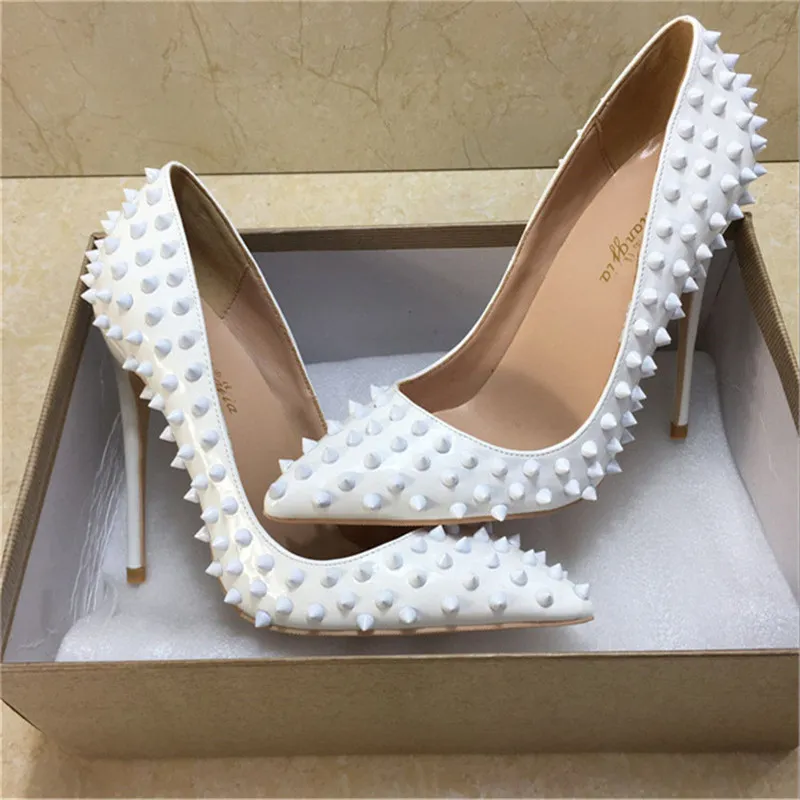 Бесплатная доставка плата за доставку Новый стиль повседневные дизайнерские белые патентные кожаные шипы шипы Point Toe High каблуки обувь насосы невеста свадьба
