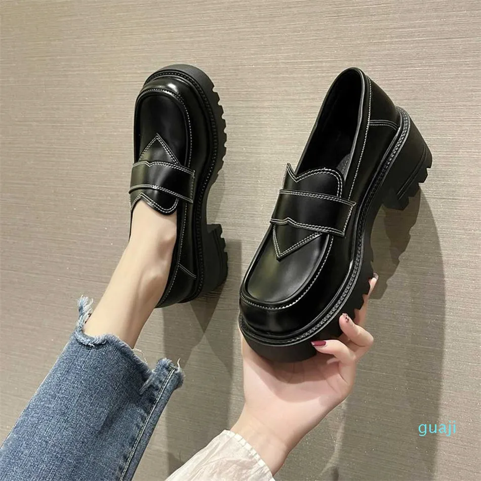 Klassieke luxe vrouwen platform schoenen casual dikke hakken schoen val Britse stijl luie mode jurk zwarte single zapatillas mujer