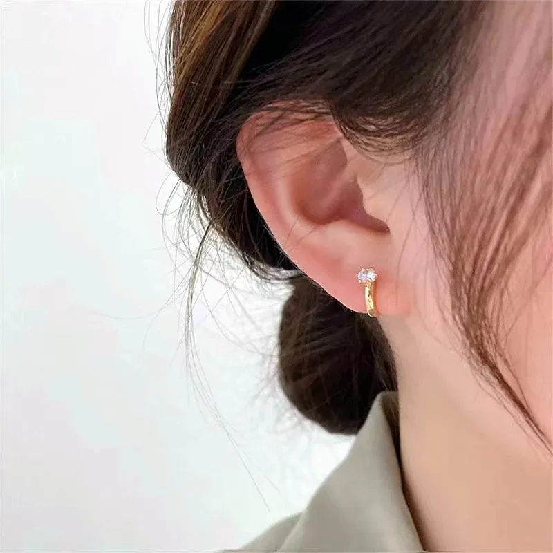 2022 Dangle Chandelier 미니멀리스트 금색 소형 단일 지르코니아 후프 이어링 여성을위한 한국 스타일 2022 New Earings