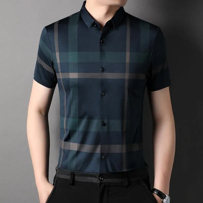 メンズカジュアルシャツ夏のシームレスメンズラグジュアリー半袖スマートな格子縞の男性ドレスシンプルなスリムフィットブラックマン4xlmen's