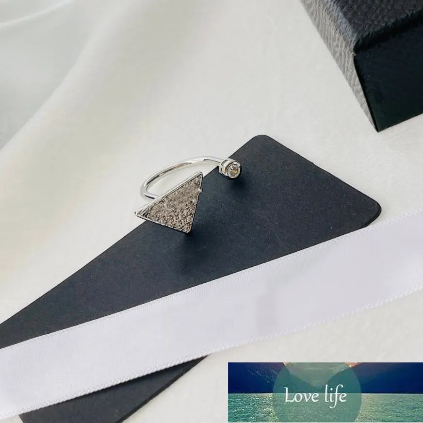 Luxe omgekeerde driehoek volledige diamant metaal open ring eenvoudige gepersonaliseerde all-match temperament ringen met logo