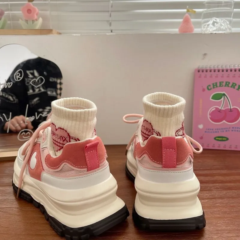 QWEEK Zapatillas Coreanas Para Mujer Fresa Rosa Kawaii Amor Deportes Papa Zapatos Plataforma Informal Versatil Tenis Vulcanizado 220810 De 20 81 DHgate