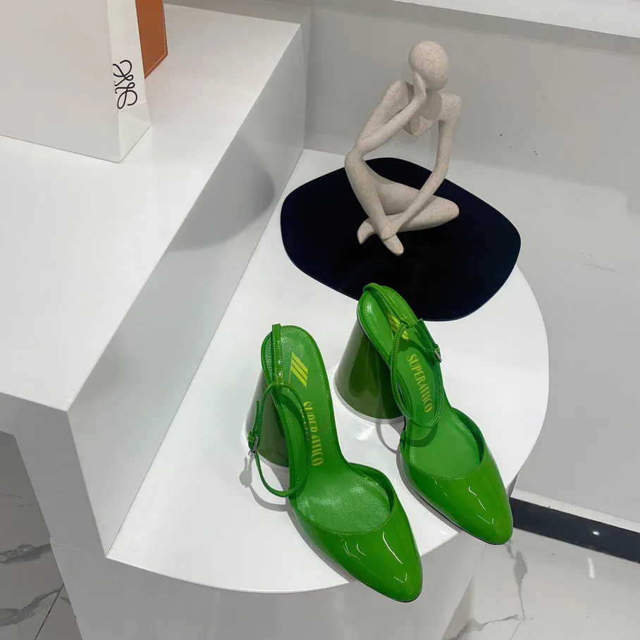 L'Attico Luz 115 Scarpe con tacco grosso Décolleté in pelle verniciata verde con tacco a spillo con fibbia e fibbia alla caviglia Scarpe con dita chiuse per donna Designer di lusso Calzature di fabbrica