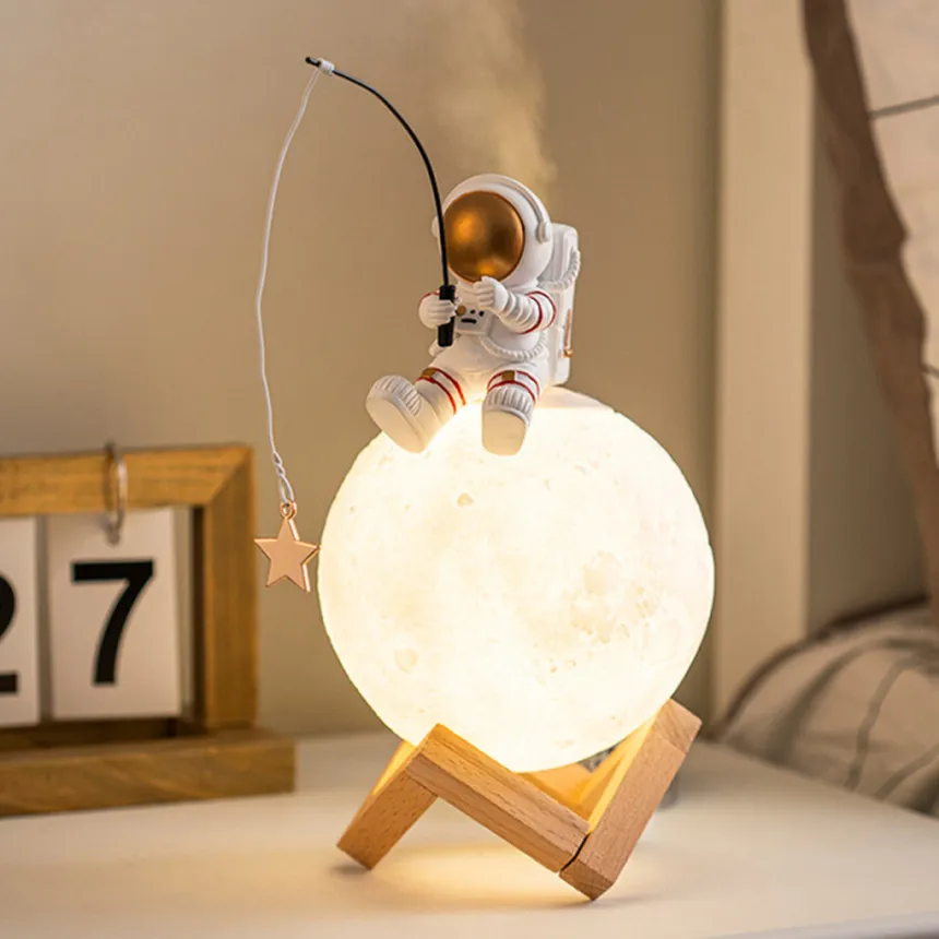 Home Decor Astronauta Umidificatore Luce notturna Resina creativa Astronauta Ornamento in miniatura Desktop Soggiorno Decorazioni per la casa Regali di compleanno