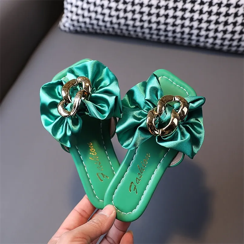 Flickor Satin Bow Kids Versatile Tisters Summer Green Simple Korean Fashion Flat Bottomed Flip Flops Beach Shoes 220618