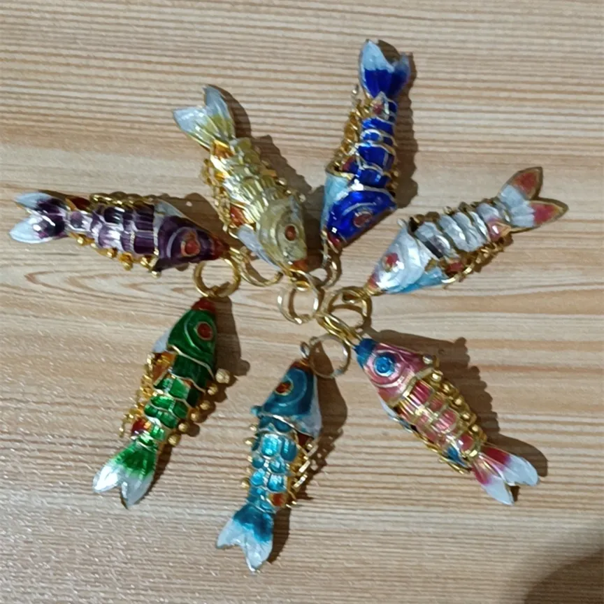 50pcs ملونة مينا Cloisonne لطيف السمك محظوظ السحر DIY المجوهرات صنع المعلقات أقراط أساور أساور مفتاح سلسلة مفاتيح