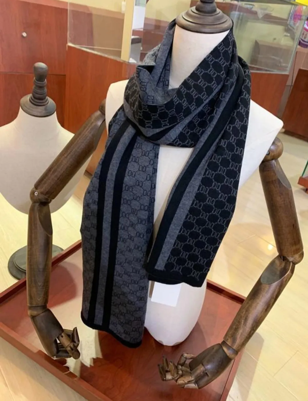 Gorgeous fashion Two-color double-sided designer scarf Men's Wool Thickened Long versatile shawl 180-30cm