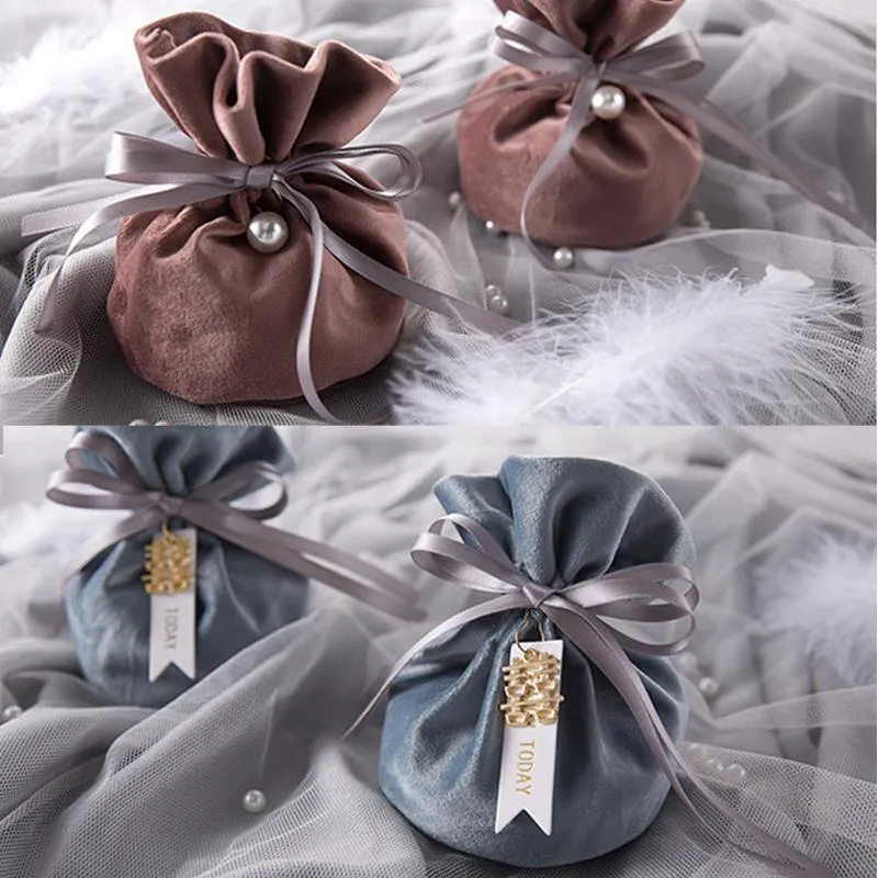 Emballage cadeau Suchme 10 pièces pochettes en tissu de velours sacs à bijoux avec breloque en fausse perle pour les faveurs de fête de mariage cadeaux d'anniversaire de NoëlGift Wra