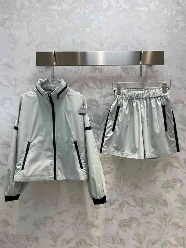 Women's Tracksuits 2022 spring and summer new black webbing stitching layered Hooded Jacket with small hot pants suit for women