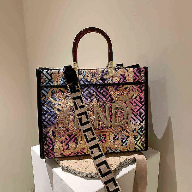 Summer New Fashion Women's Bag Designer Bola feminina de grande capacidade Mensageiro único Graffiti Bag de luxo G220701