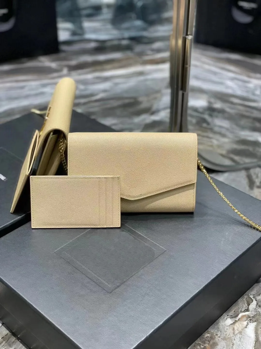 Evening Bags envelope bag Luxury Designer Mini Shoulder Bag Calfskin Leather Beige Crossbody Bags Qiuaiity UPTOWN CHAIN WALLET HAYBRICK