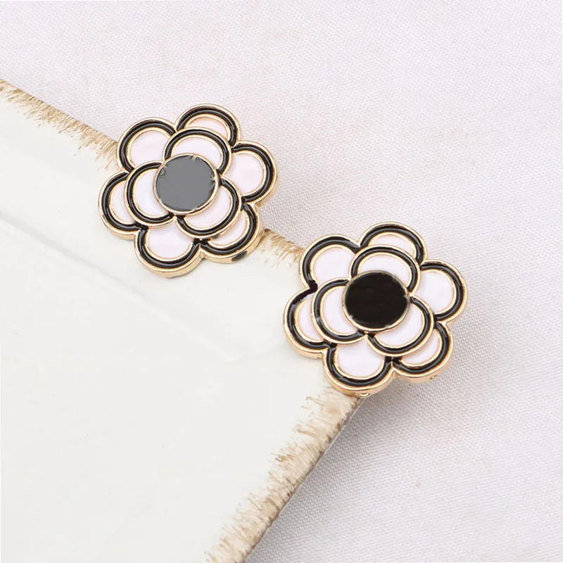 Designer Classique Rétro Noir Blanc Fleur Double Lettre Stud Long Dangle Drop Boucles D'oreilles LUXE Marque Perle Cristal Strass De Noce Bijoux Accessoires