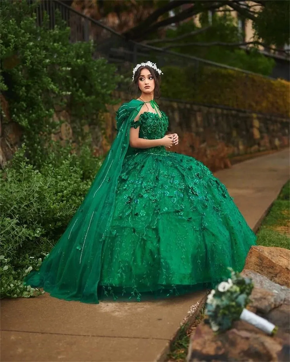 Emerald Hunter Green Quinceanera klänningar prom examen klänningar snörning prinsessa söt 15 16 klänning med Cape vestidos de 15 ano