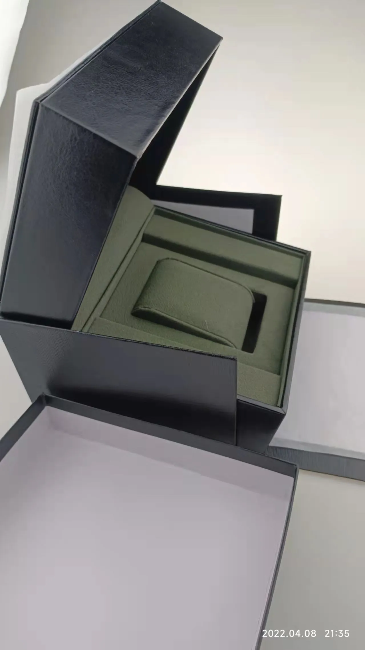 Watch Boxes Geschenkkoffer Brosch￼re -Karten -Tags und -Papiere in englischer Schweizer Armbanduhr Box