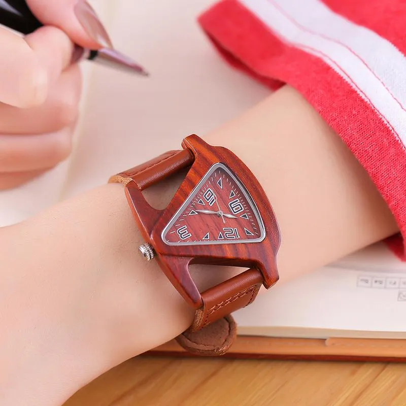 Wristwatches Women Wooden Wrist Watch Black Ladies Quartz Watches Female Bamboo Leather Wristwatch Fashion Triangle Wood Clock Drop