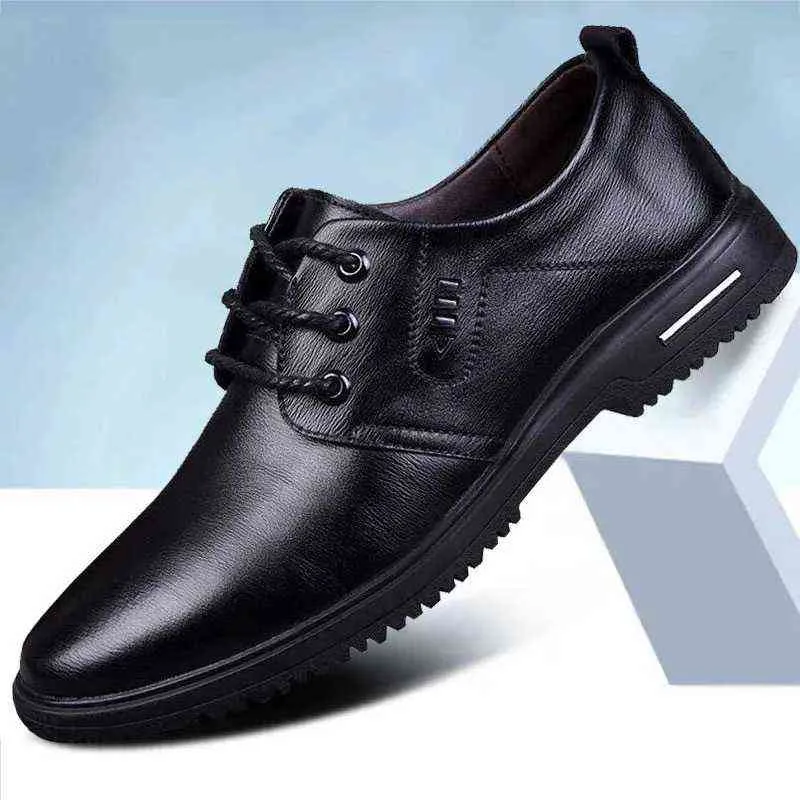2022 봄과 여름 남성 통기성 비즈니스 캐주얼 신발 남성의 한국 패션 라운드 헤드 부드러운 가죽 레이스 남자 신발 작업 신발