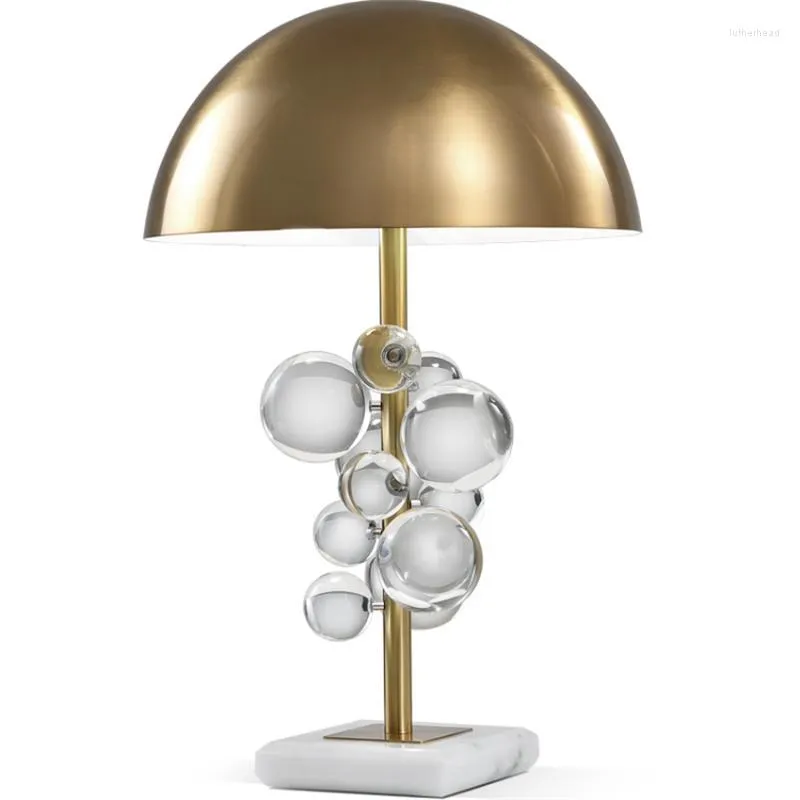 Lampade da tavolo Europeo Lussuoso Base in marmo Camera da letto Moderna Luci a sfera trasparenti in acrilico Divano Studio Apparecchi da scrivania Tavolo