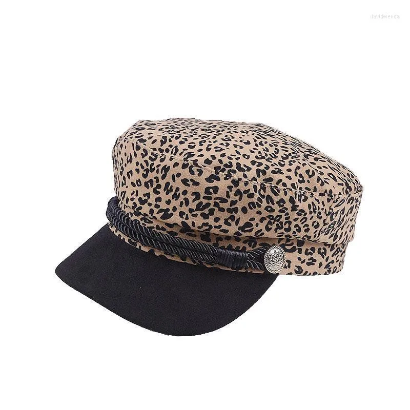 Berets Fashion Fragment Leopard Militaire hoeden Frankrijk Knop Vrouwen Spring Flat Top Chapeau Go Shopping Street Travel Boy Capsberets Davi