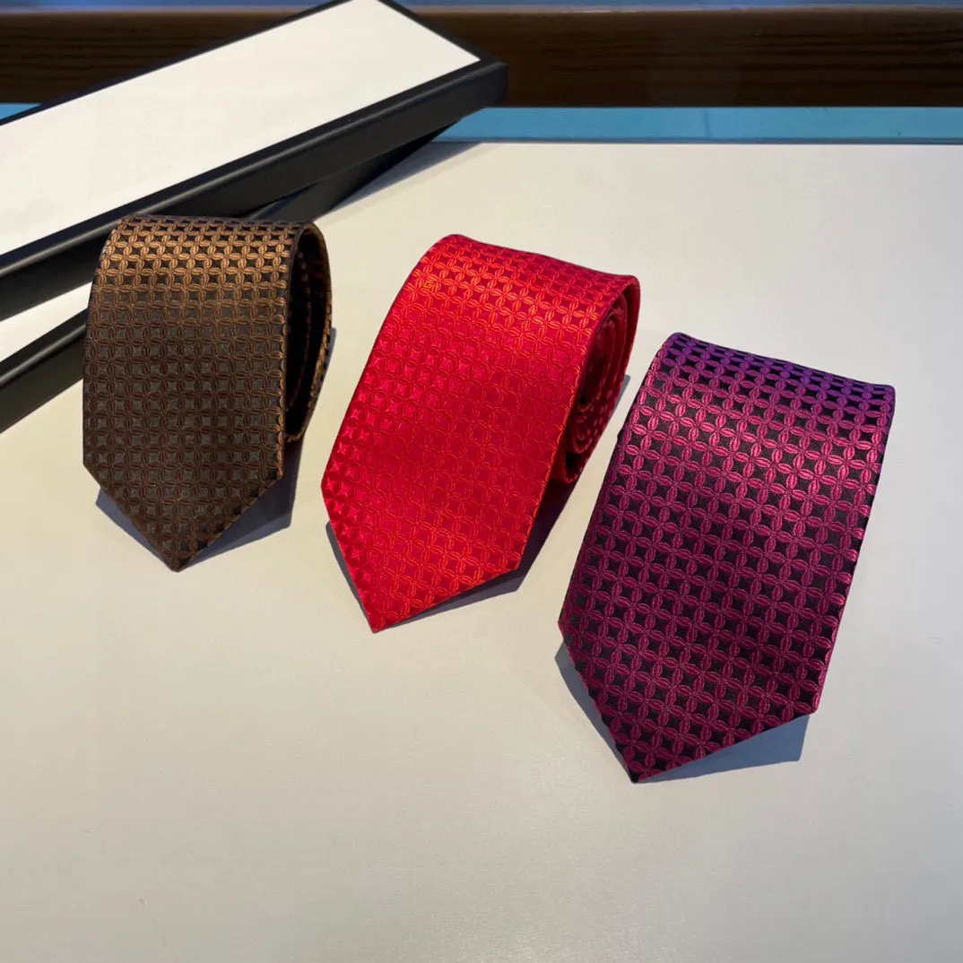 Designer Cravates Hommes Cravates Cravates De Mode Lettre Imprimer Affaires Loisirs Cravat Soie De Luxe Top Qualité Avec Boîte D'origine