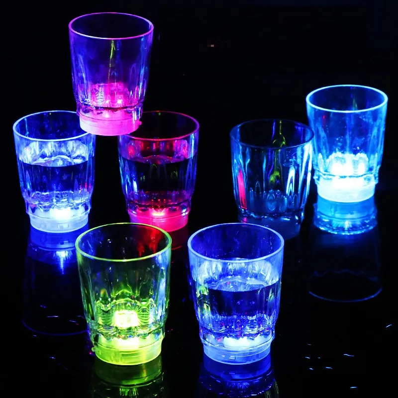 Verres à vin LED jouets clignotant tasse lumineuse activée par l'eau lumière vin bière tasse lumineuse fête Bar boisson décoration de noël