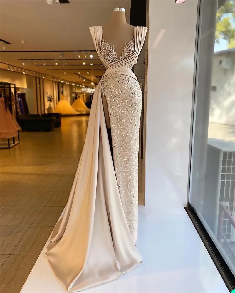 Champagne sexy A-line prom jurken v nek pailletten kralen Appliques mouwloze satijn elegante vloer lengte hoge zijde split-avond formele jurken meisjesjurken