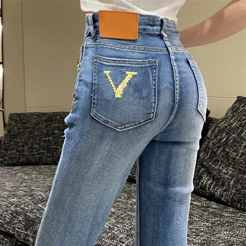 Женские джинсы Дизайнерские буквы вышива