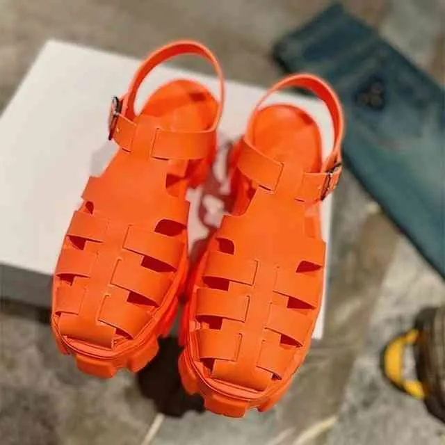 Fábrica de malha personalizada sandálias planas sapatos de luxo sandálias femininas praia chinelos y0714