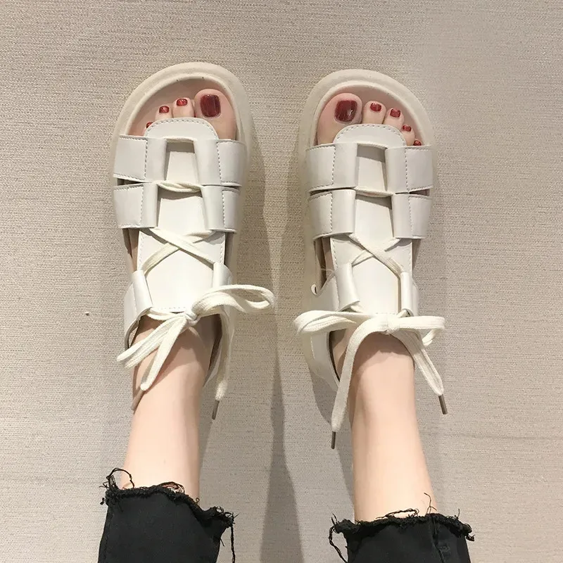 Harajuku ulzzang sommarplattform fiskare sandaler kvinnor mode stranddesigner skor romerska gotiska punk svarta vita lägenheter 220614