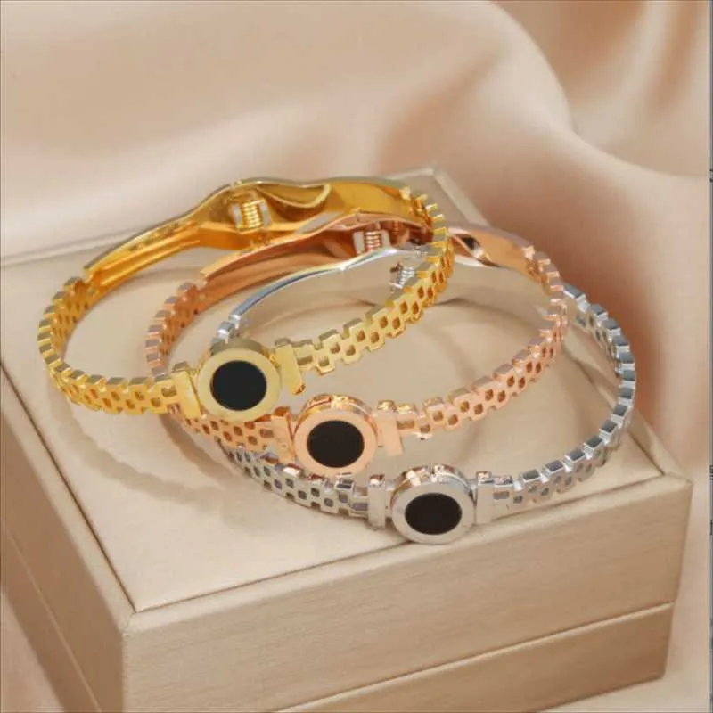 Bangle Korean 18K Gold Titanium Steel Bracelet Female Personality Cold Style Small Design Sense Stainless Roman Watch BraceletBangle