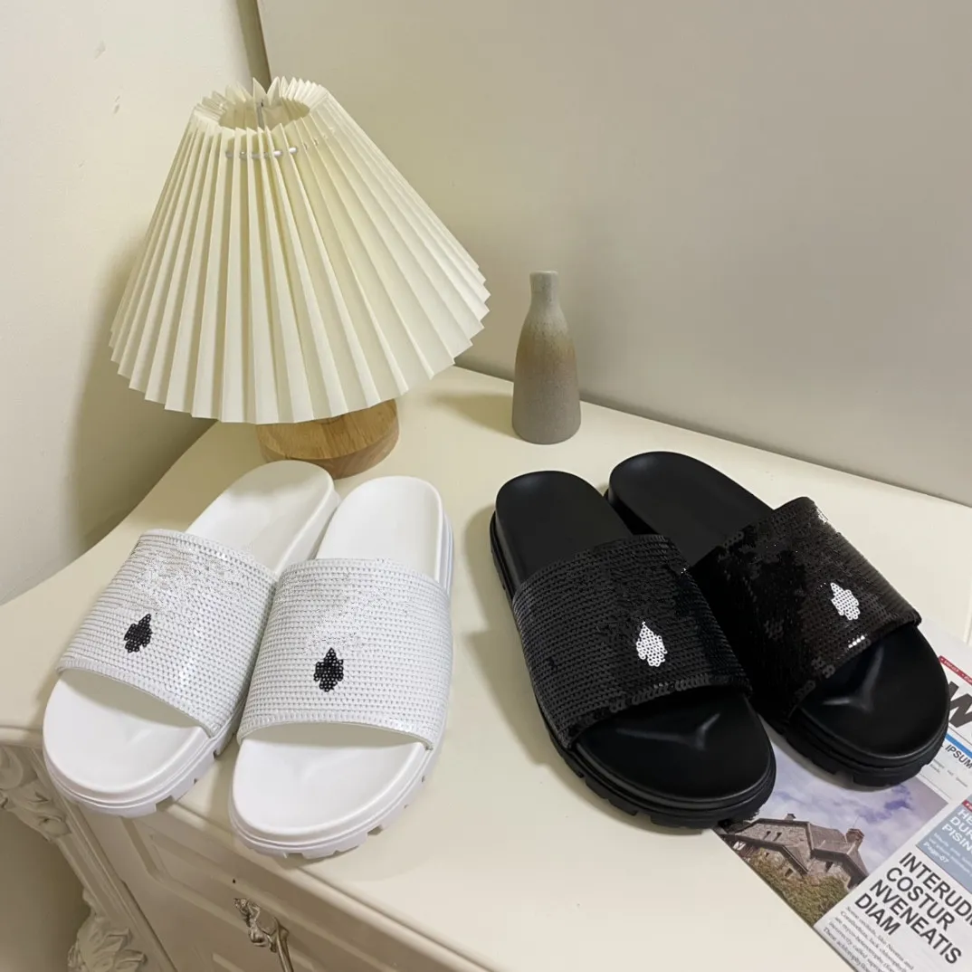 Paris Paillettes Sliders Mens Womens Summer Sandali Pantofole da spiaggia Ladies Infradito Mocassini Black White Slides Chaussures Shoes Home Sandalo Scuffs For Home