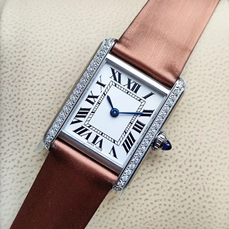 Luxe dames kijken Lady Quartz 32 mm nieuwe modejurk horloges vierkante kast lederen band relogio feminino licht diamanten horloges