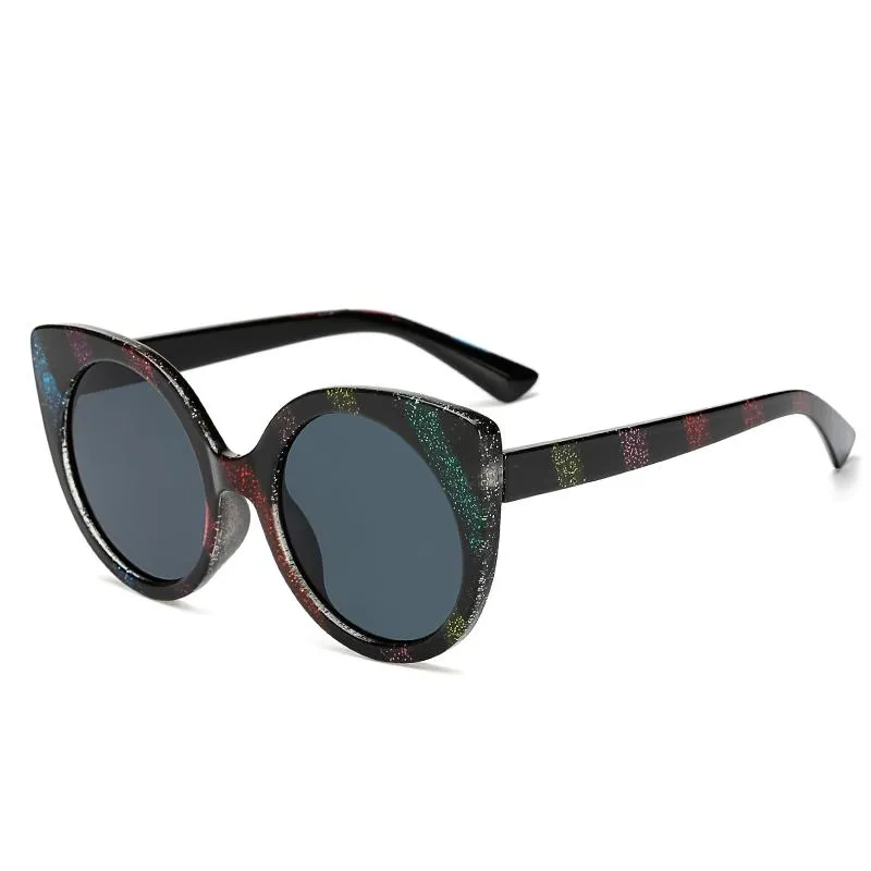 Zonnebrillen diagonale streep retro mode street shoot bril mannen en vrouwen metaal zonnebril glitter regenboog kat oog