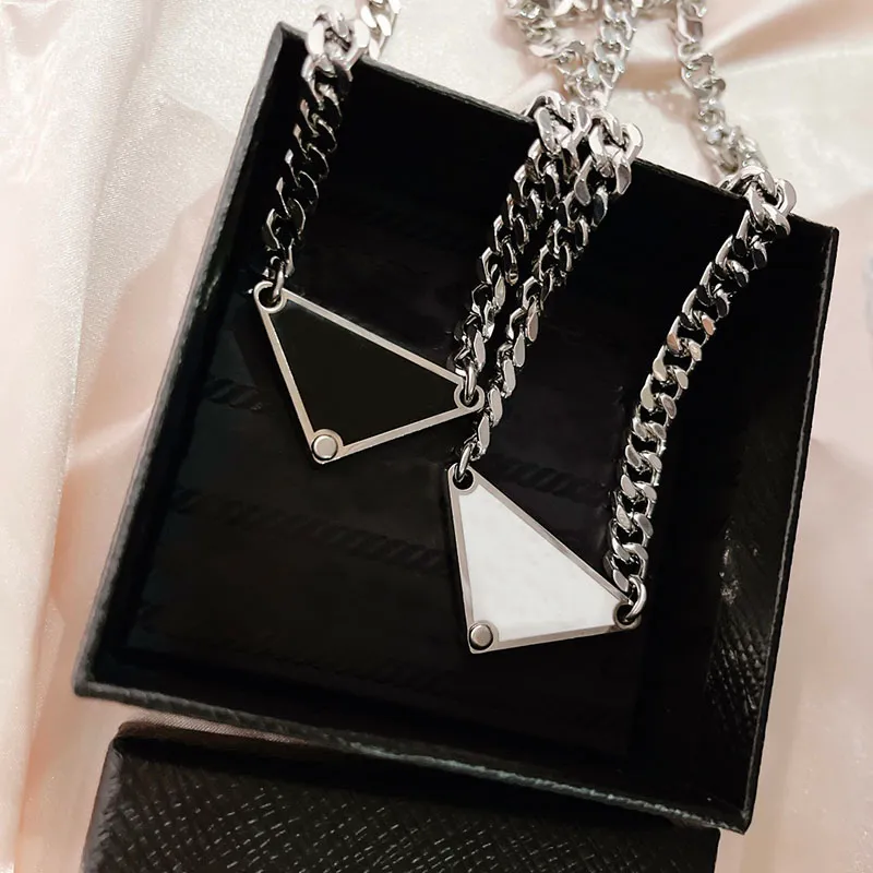 Designer de luxe Nacklace pour femmes hommes 2 couleurs clavicule chaîne en argent Triangle pendentif colliers haute qualité bijoux amour Bracelet278B