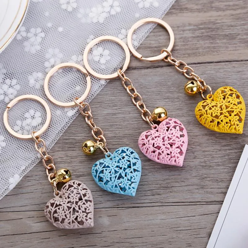 Keychains Cute Hollow Lace Heart Bell Pendant For Women Key Chains Rings Rings Luxury Car Keyring Holder Charm Bag Accessories Giftychains